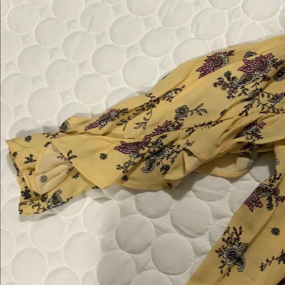 ❗️Last Call❗️NWT Yellow KC Lauren Conrad Blouse - Picture 2 of 6